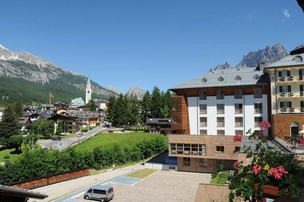 Hotel Panda Cortina- Ricarica Auto Elettriche Cortina dʼAmpezzo Exteriér fotografie